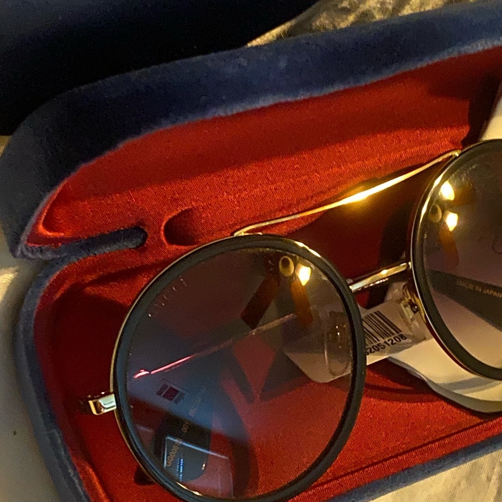 Gucci sunglasses 0GG0061S